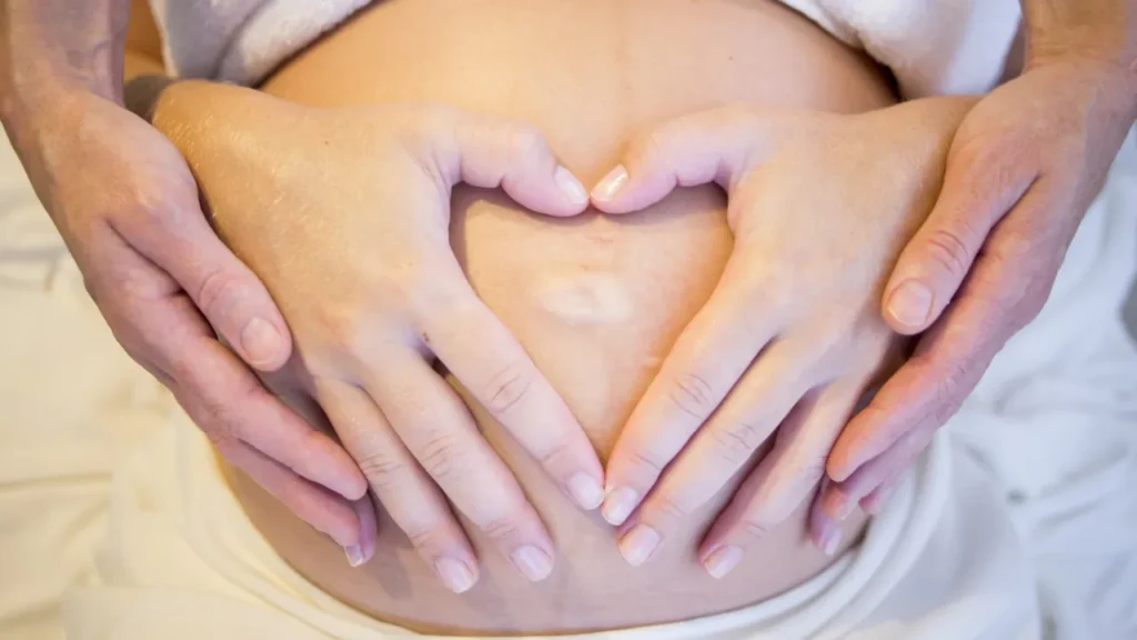 Com quantas semanas o bebê fica acima do umbigo